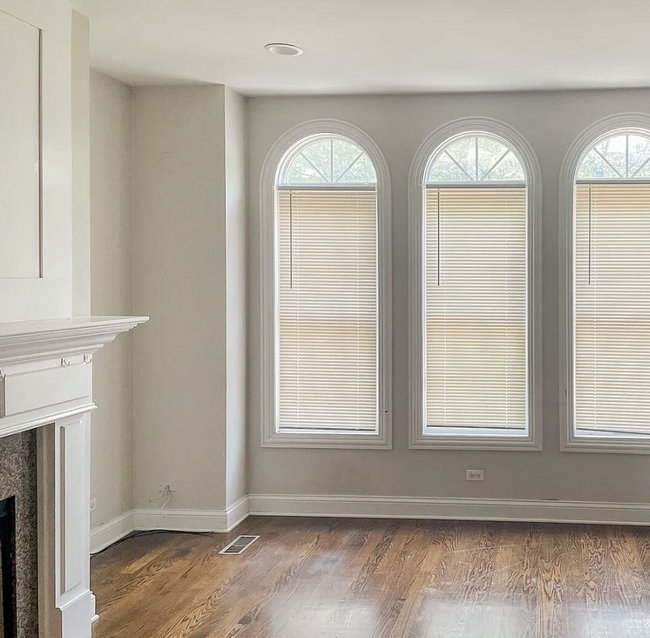 Foto del edificio - 2741 N Southport Ave