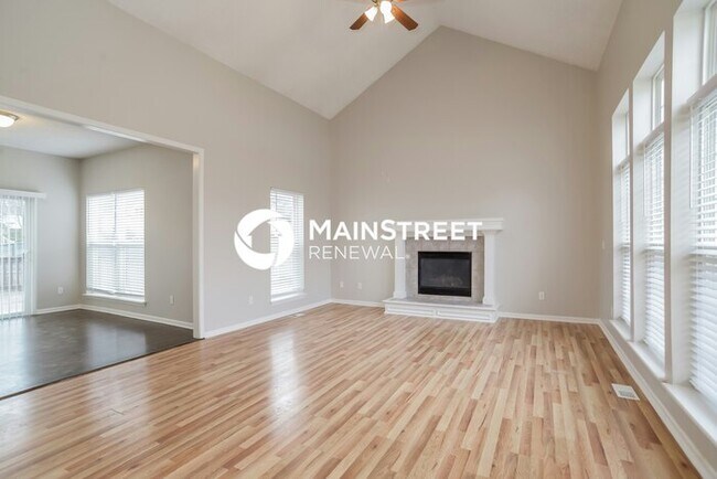 Building Photo - 3 Bedroom Pet-Friendly Home in LEES SUMMIT, MO with Main Street Renewal