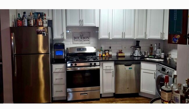 Building Photo - 918 Green Bay Rd