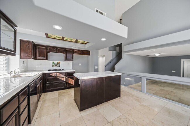 Building Photo - 5642 Lighthouse Ln