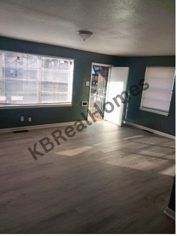 Building Photo - 826 Maury St