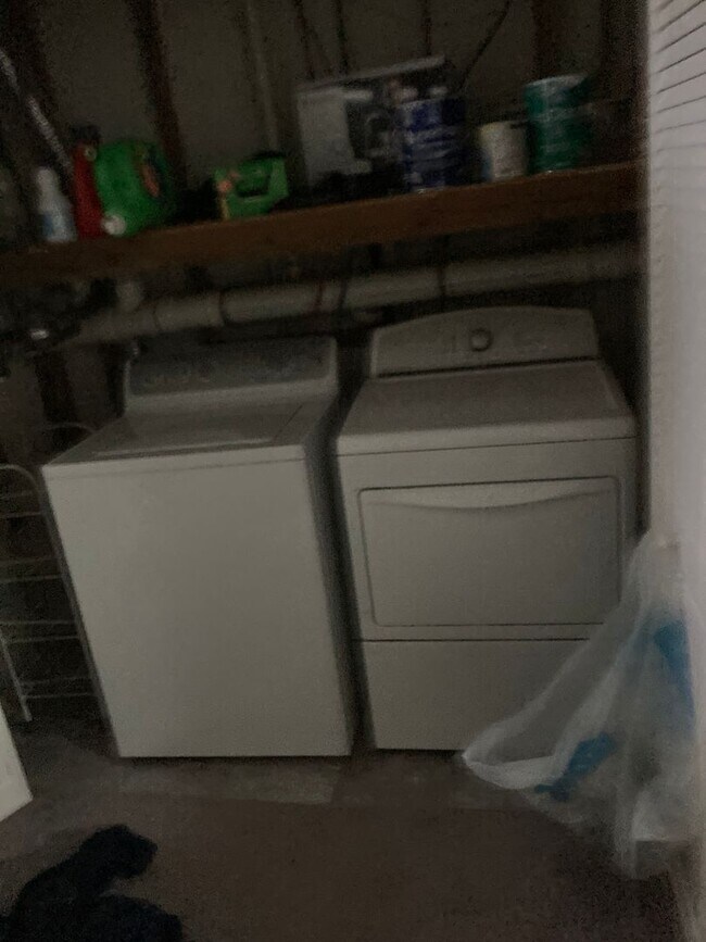 Foto del edificio - Fully renovated 2 bedroom townhome on a corner property