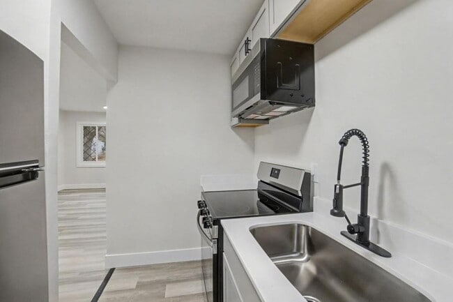 Building Photo - 4472 Curundu Ave