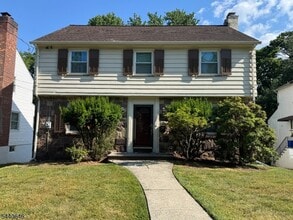 Building Photo - 44 Greenwood Dr