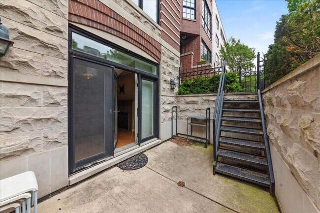 Foto del edificio - 2 bedroom in Chicago IL 60657