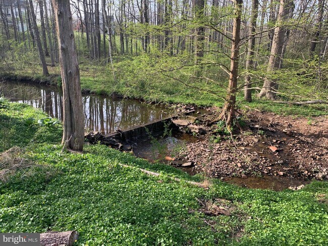 Foto del edificio - 1135 Heinrich Ln