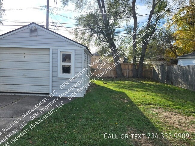 Building Photo - Gorgeous Home in Allen Park!