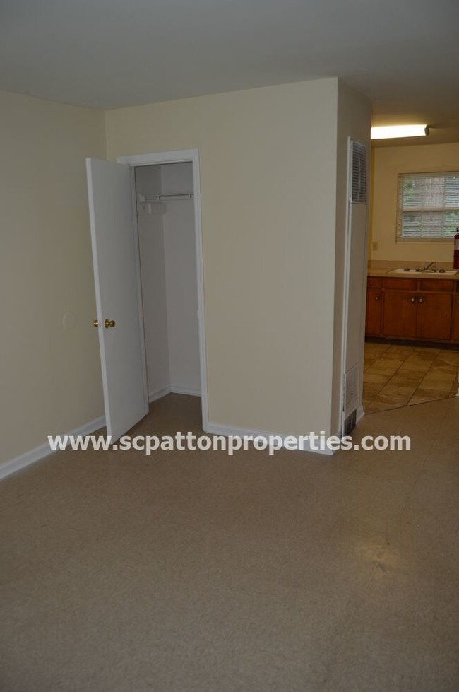 Building Photo - Eau Claire Apartment