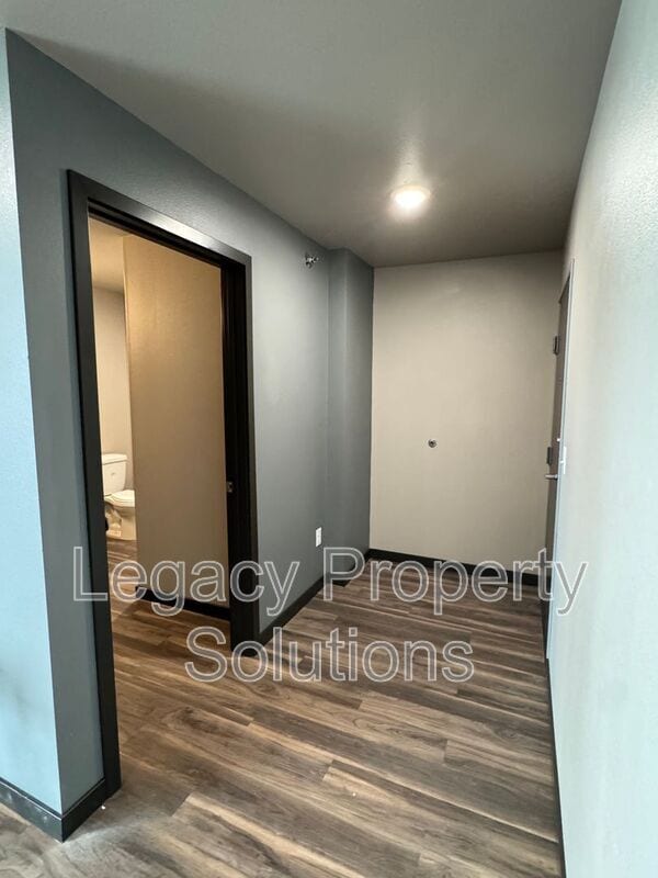 Building Photo - 226 E Greenfield Ln