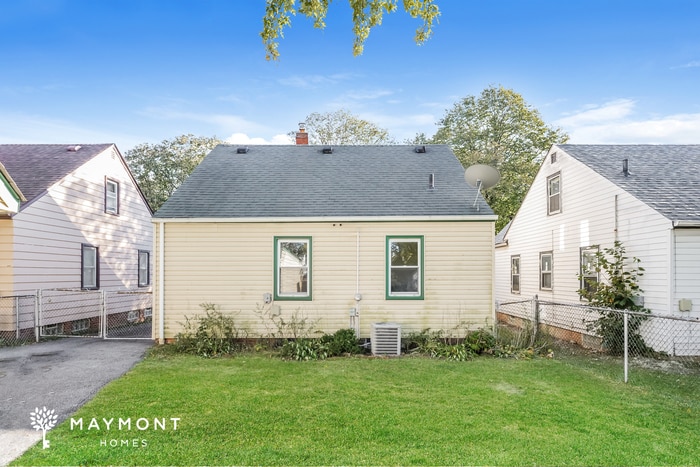 Building Photo - 15507 Cloverside Ave