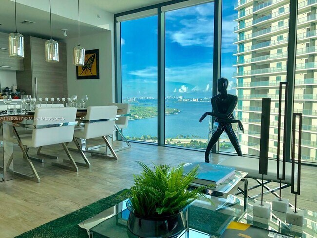 Foto del edificio - 650 NE 32nd St