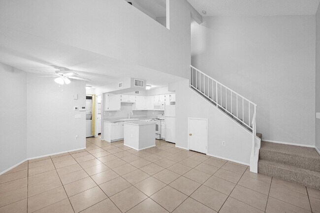 Building Photo - Mesa Loft townhome with 1 bedroom, loft an...