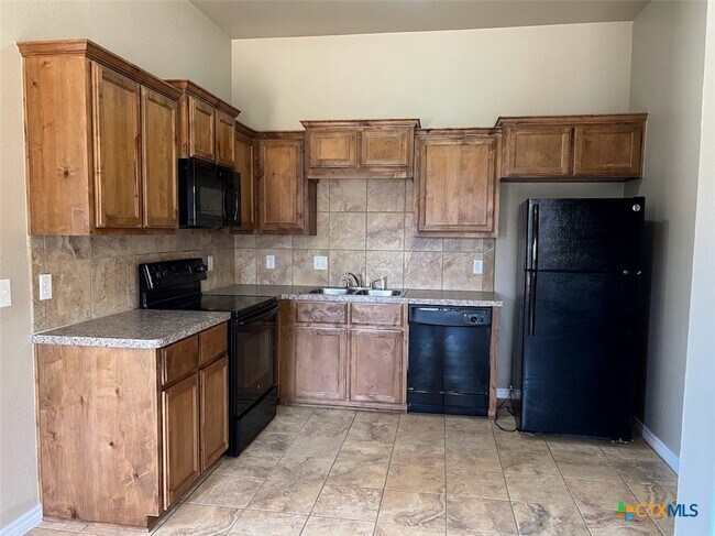 Foto del edificio - 201 Sladecek Dr