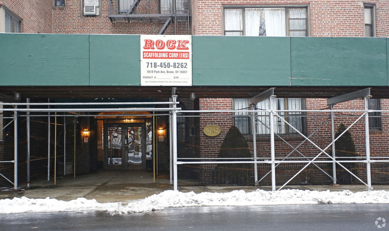 Foto del edificio - 9747 Shore Rd