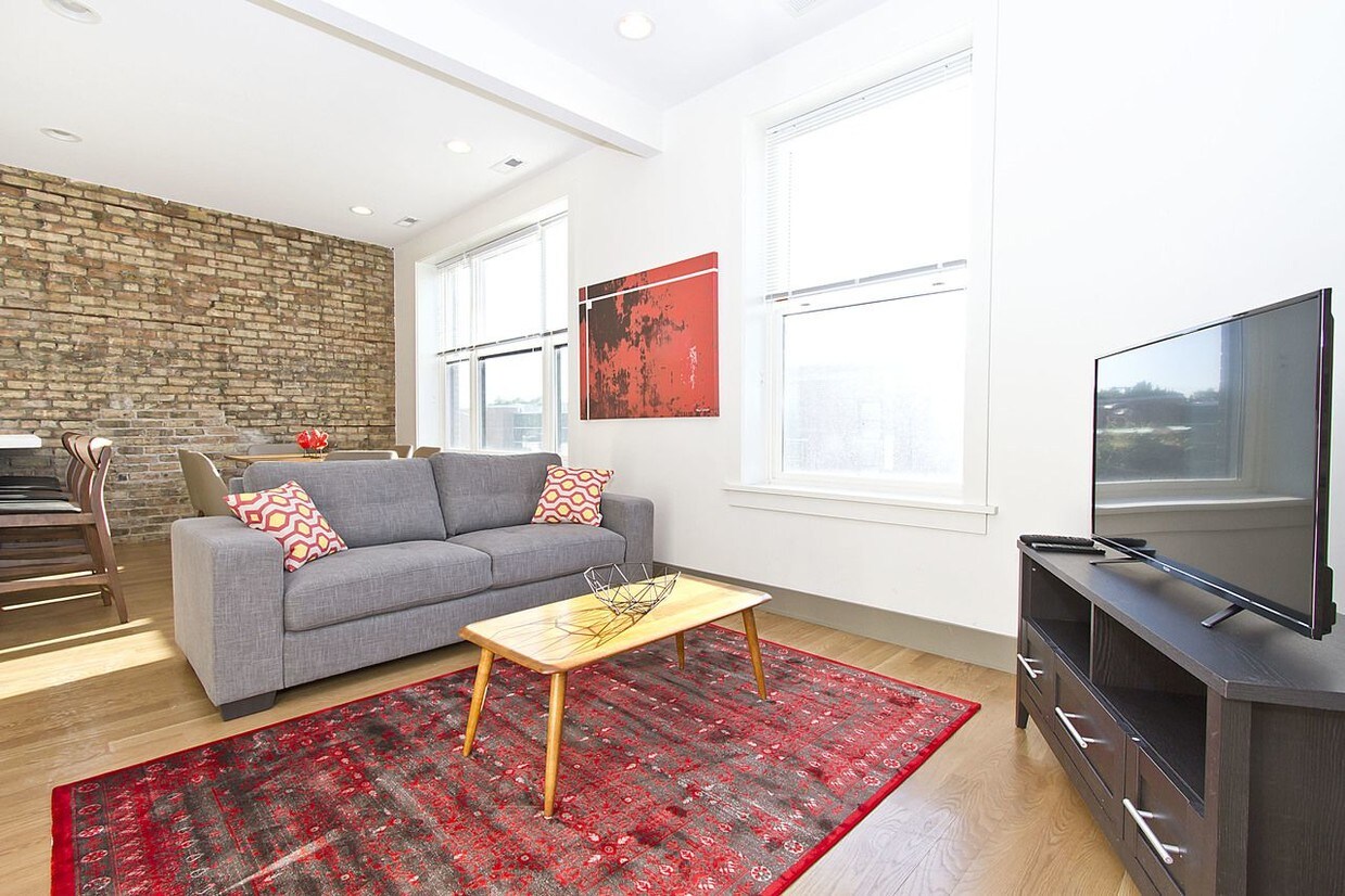 Foto principal - 3705 N Southport Ave