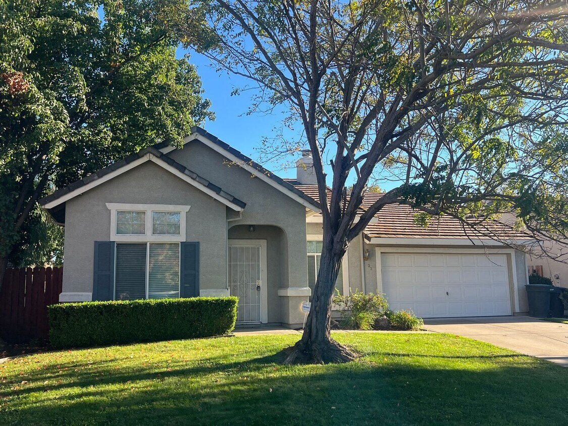Primary Photo - 3 Bedroom Charmer in West Roseville!
