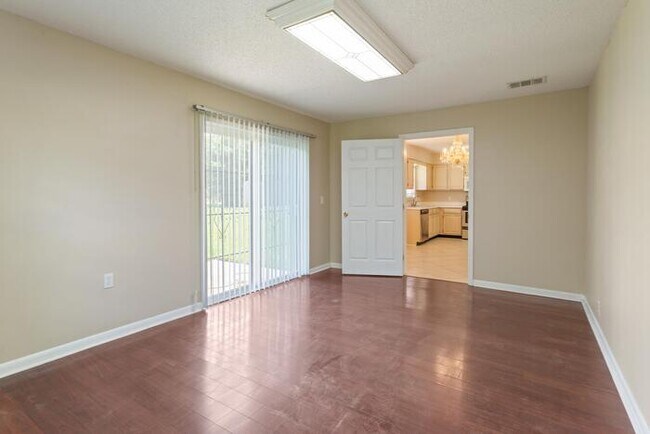 Foto del edificio - 6612 Barnes Rd S