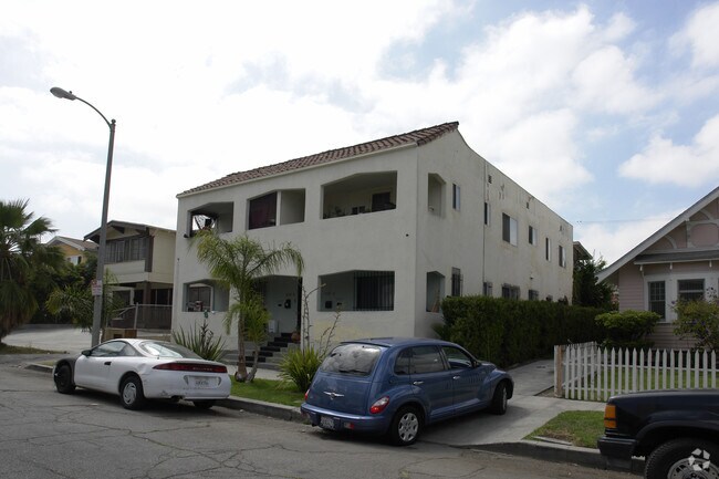 Building Photo - 5722 Camerford Ave