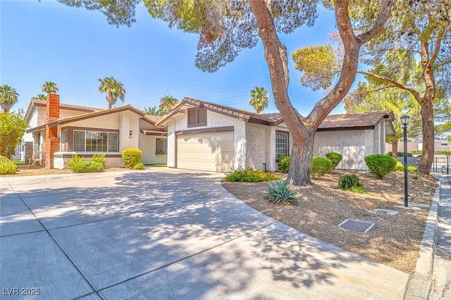 Building Photo - 4413 Live Oak Dr