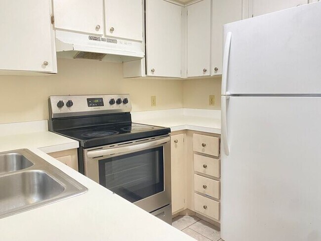 Building Photo - Quiet 1 Bedroom Duplex in NE Ocala
