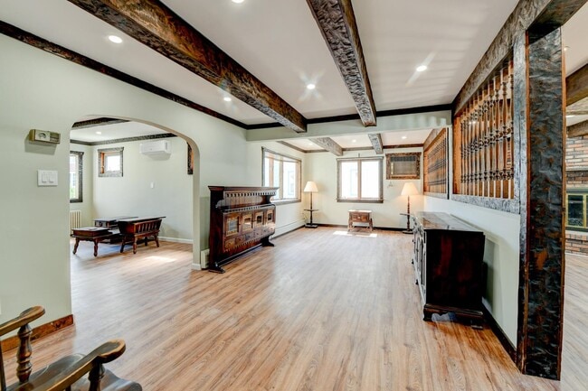 Building Photo - 815 3rd St