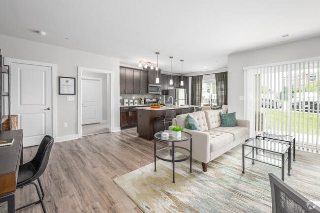 2BR, 2BA - 1,100SF - Living Room - HoneyGo Run Apartments
