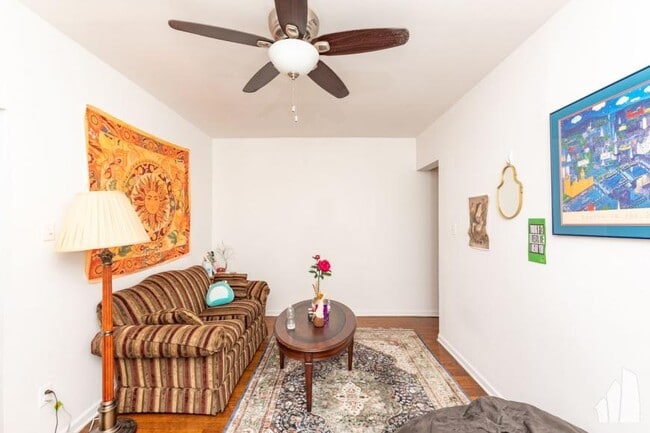 Building Photo - 2 bedroom in Chicago IL 60657