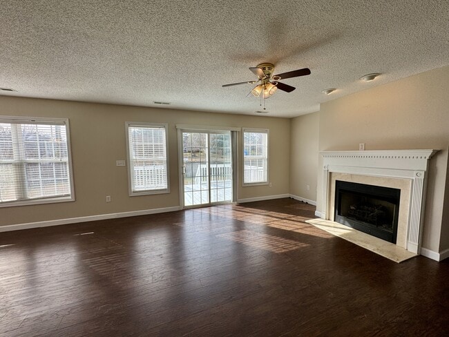 Building Photo - 301 W Willowood Ln