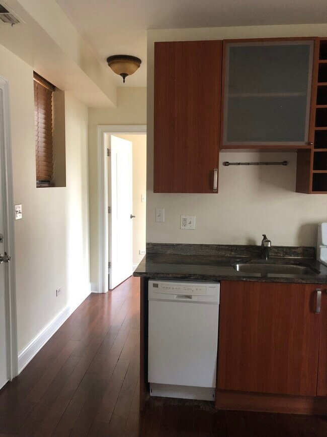 Foto del edificio - 7208 N Wolcott Ave