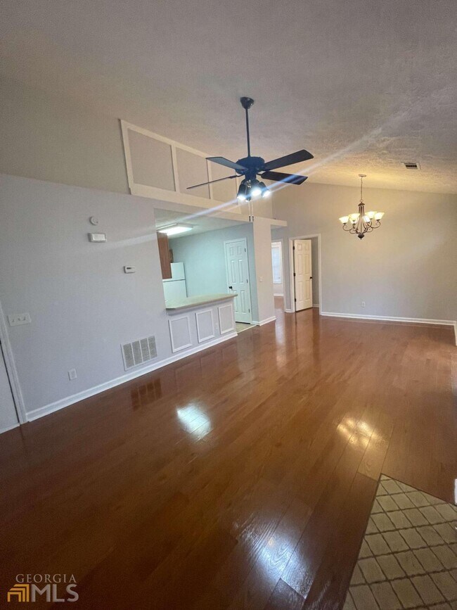 Foto del edificio - 2756 St Charles Ln NW