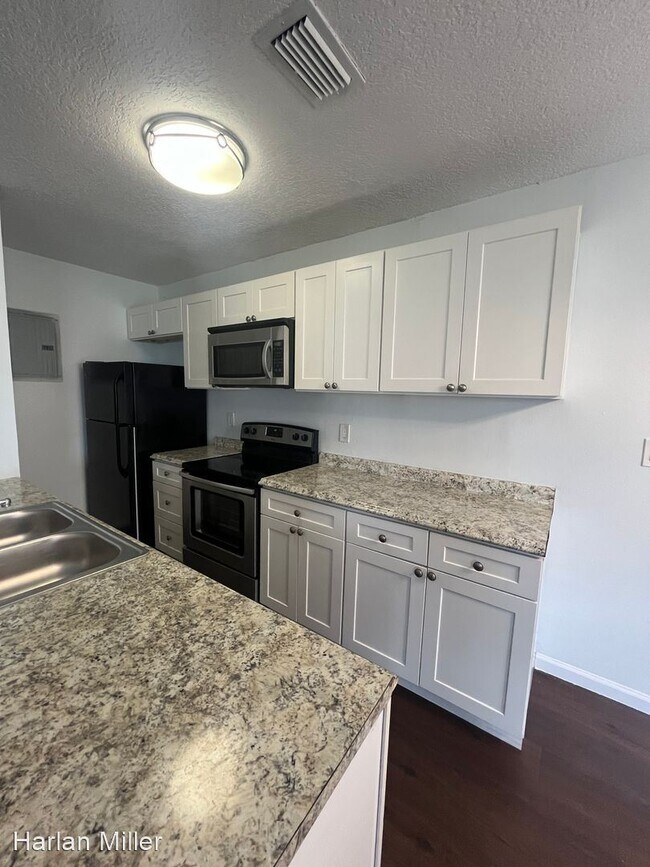 Building Photo - 2 br, 1 bath House - 803 W TIFFANY DR #3