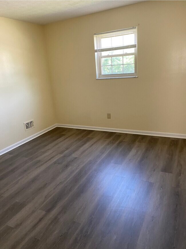 Foto del edificio - 4505 #2 Landside Drive