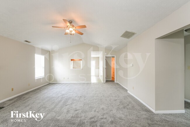 Foto del edificio - 5815 Victory Ave