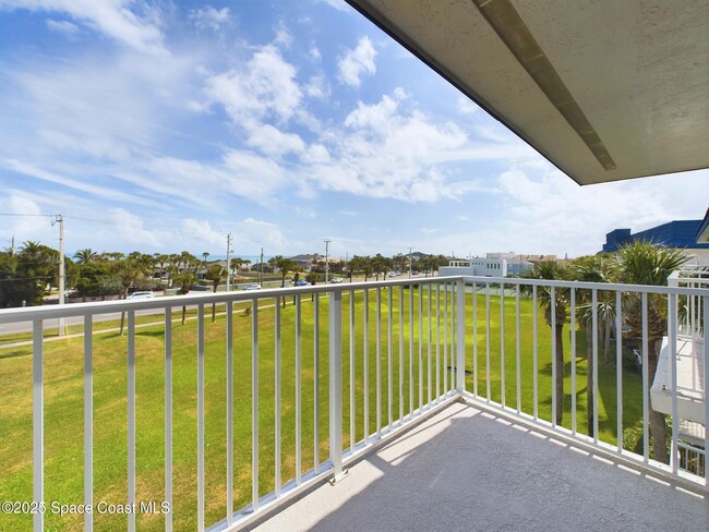 Building Photo - 2160 N Hwy A1A