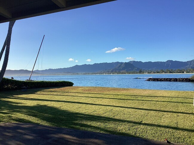 Foto del edificio - Furnished Kaimalino House Fronting Canal & Overlooking Kailua Bay