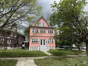 Building Photo - 607 Fellsway