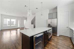 Building Photo - 2737 Clinton Dr