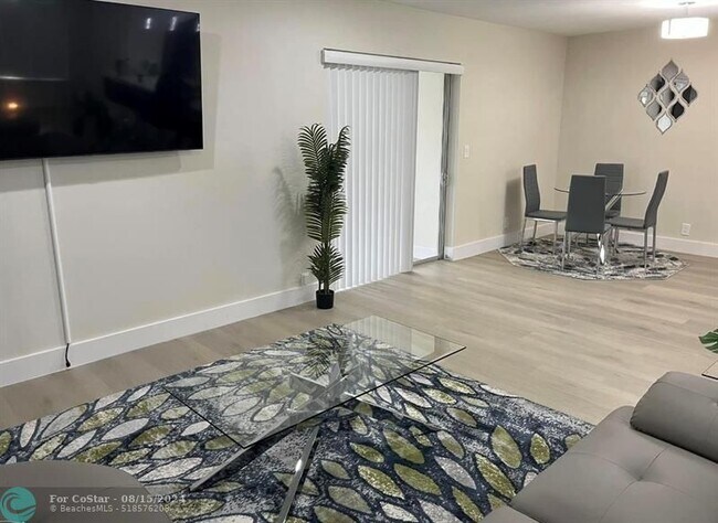 Foto del edificio - 700 SW 4th Ct