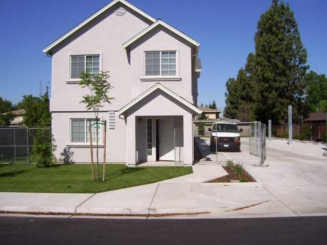Building Photo - 1051 N Mitchell Ave