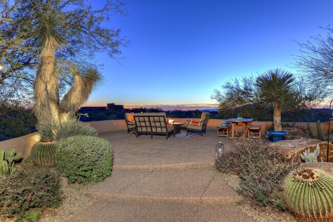 Building Photo - 9833 E Miramonte Dr