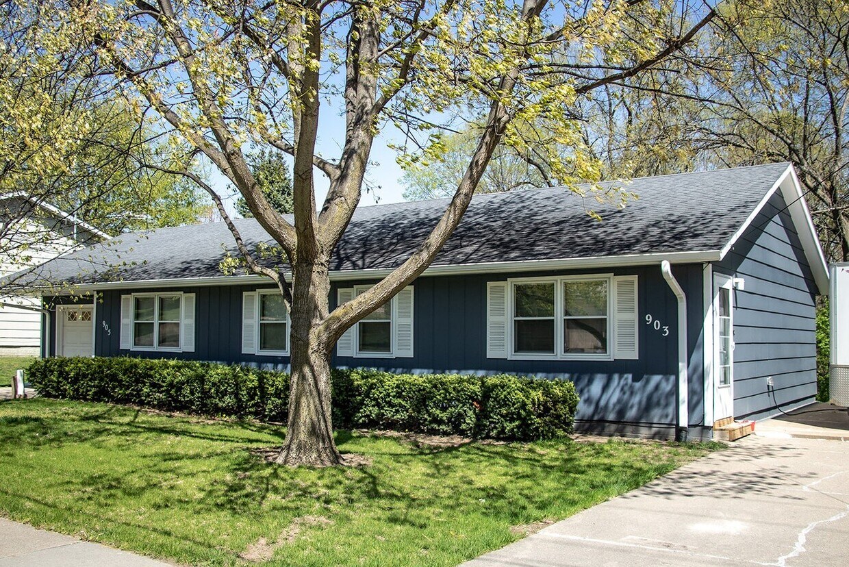 Primary Photo - 905 N Roche St