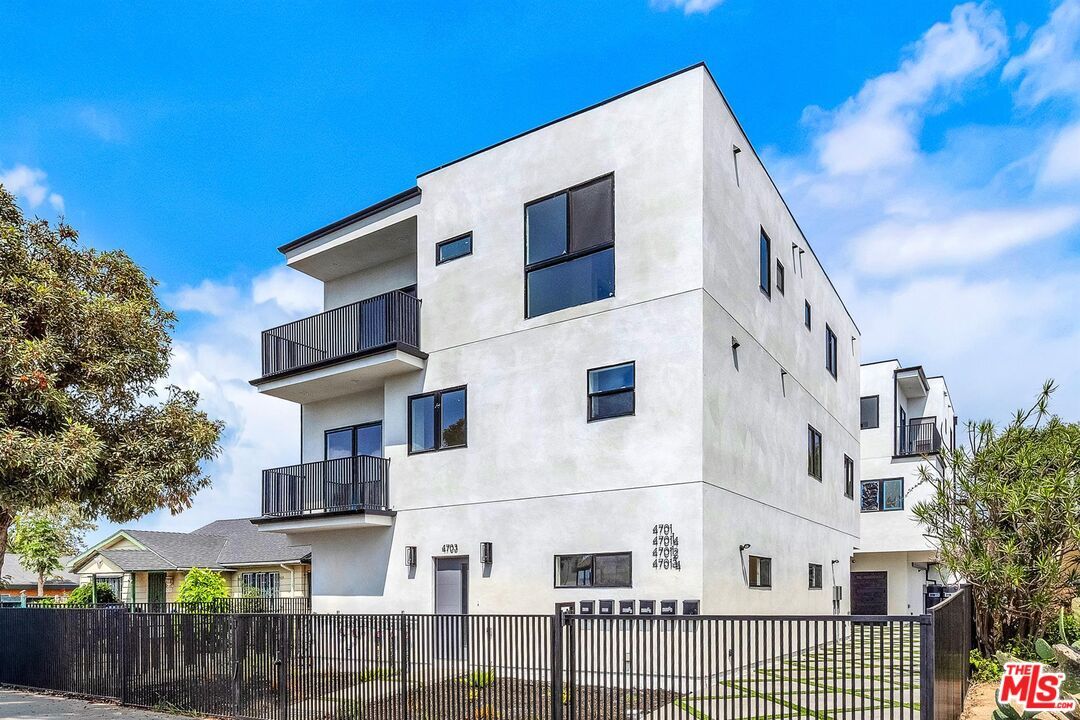 Foto principal - 4073 Saturn St