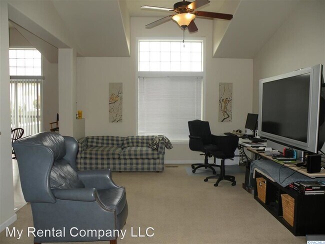 Building Photo - 2 br, 2.5 bath House - 210 NW Terre View E