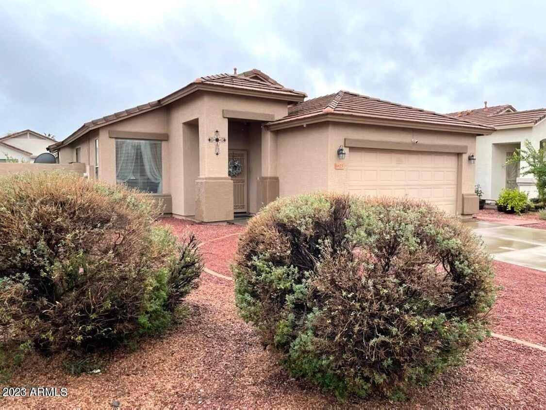 Foto principal - 6623 W Golden Ln