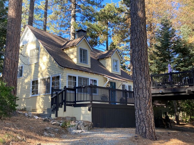 Building Photo - Enchanting Cottage