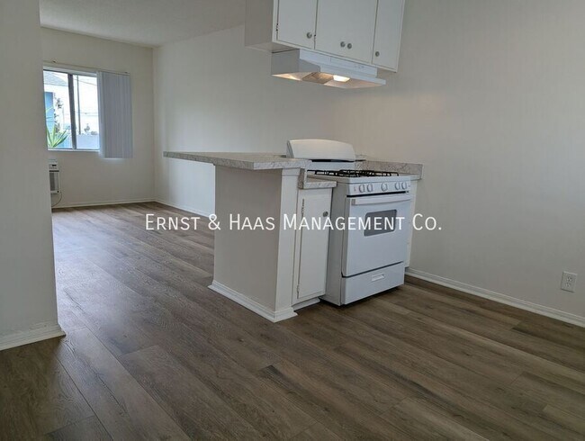 Foto del edificio - 1006 E 32nd St
