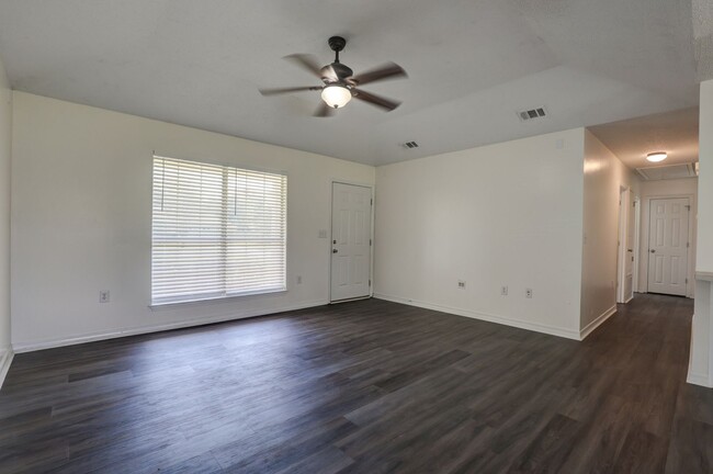 Building Photo - Move in special! 1/2 Off the first full mo...