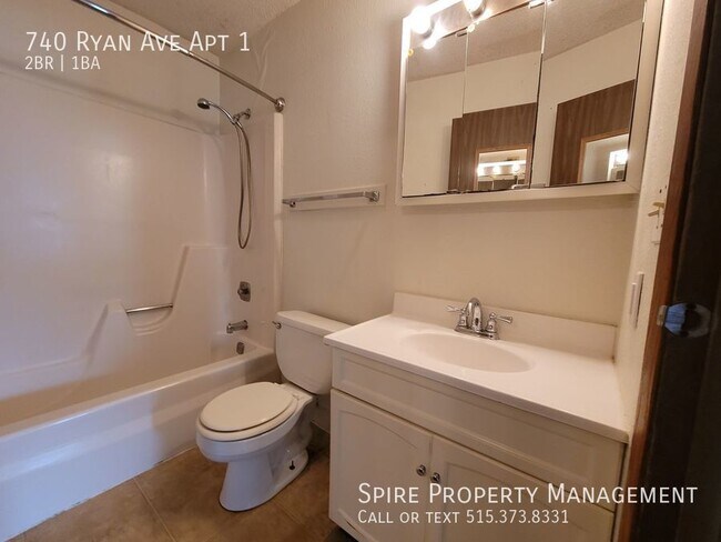Building Photo - Hiawatha 2 bedroom 1 bath, heat and water ...