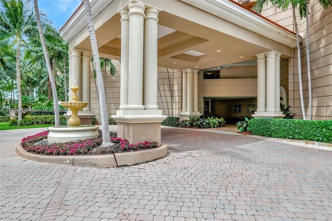 Foto del edificio - 17150 N Bay Rd