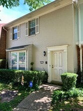 Building Photo - 421 Stratmore Dr